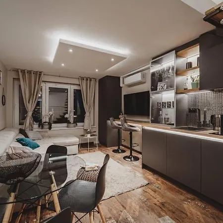 Sunset Apartment *
